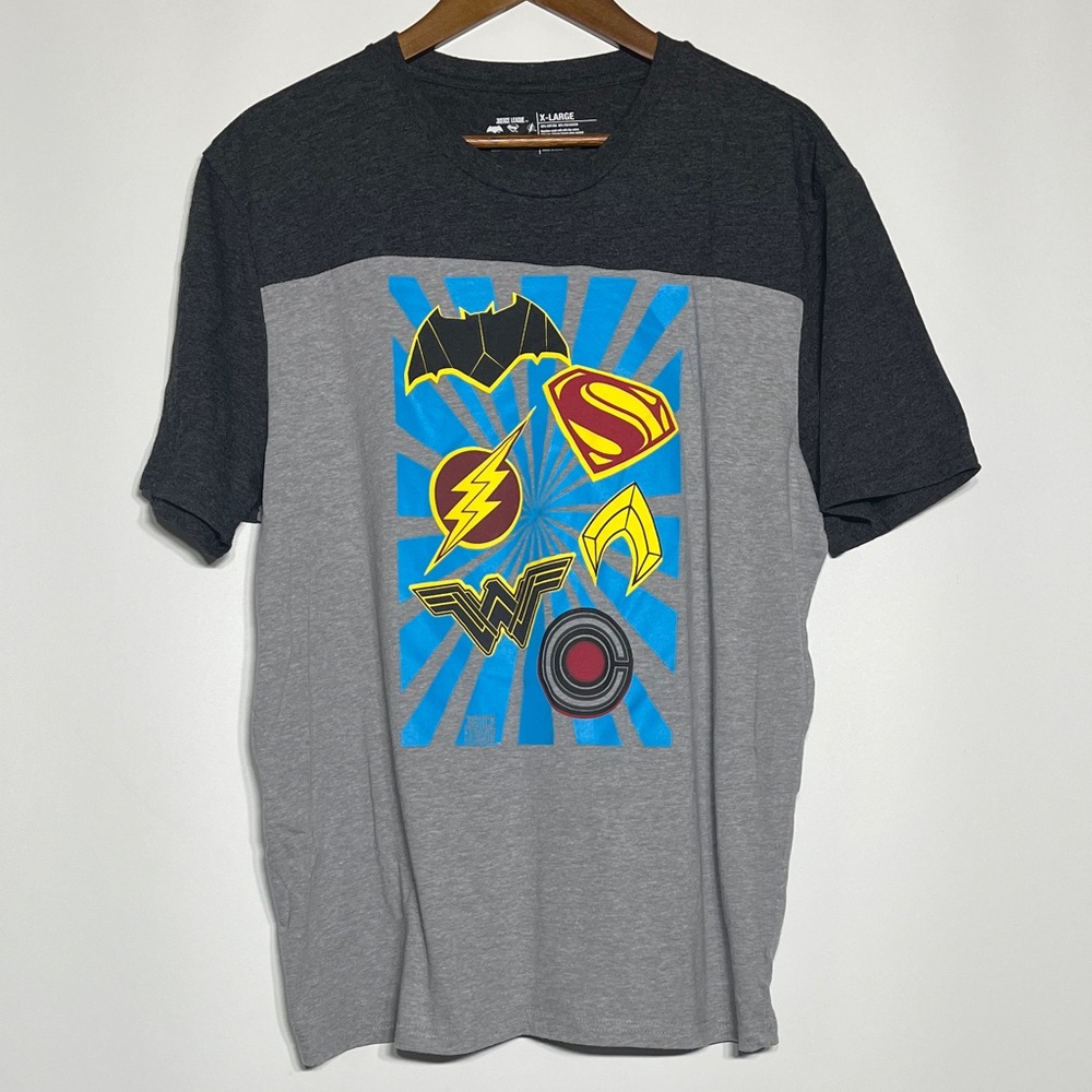 Superhero Graphic Men's Short Sleeve Tee - Black and Gray